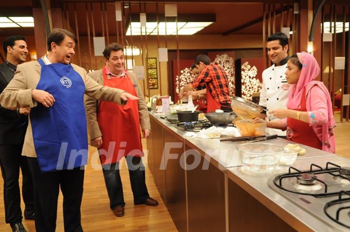 Rishi and Randhir Kapoor guiding contestant on tv show Master Chef India