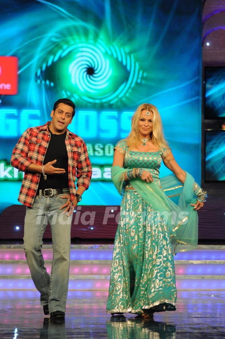 Salman and Pamela dancing in Bigg Boss 4