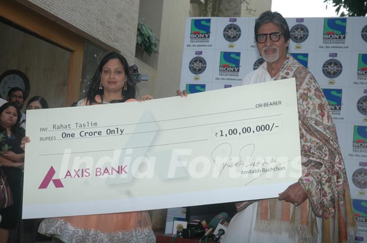 Amitabh Bachchan with KBC Winner press meet