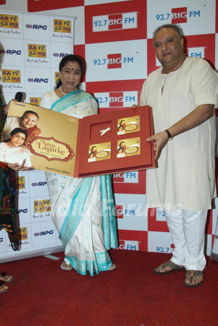 Asha Bhosle and Shujjat Khan at the launch of saregam's Naina Lagai Ke' exclusively on 92.7 BIG FM