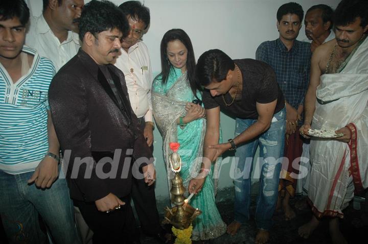 Madhur Bhandarkar and Smita Thakeray at inaugration of Shiva's Salon Academy