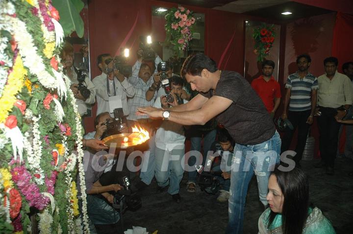 Madhur Bhandarkar and Smita Thakeray at inaugration of Shiva's Salon Academy