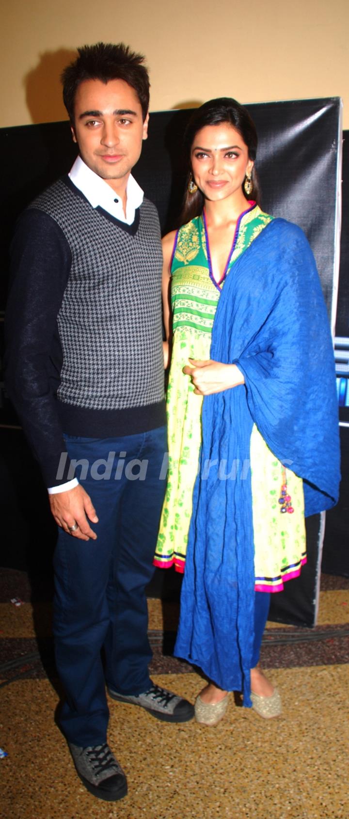 Deepika Padukone and Imran Khan on the set of saregama