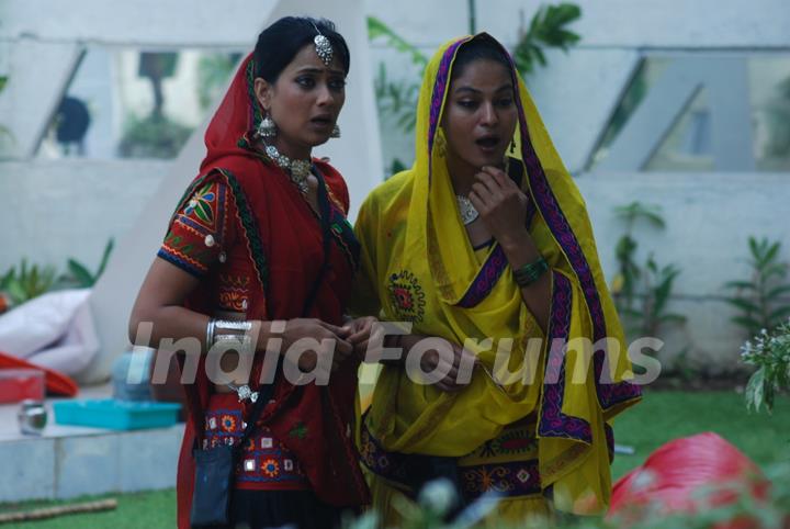 Shweta Tiwari and Veena Malik in Bigg Boss 4 house