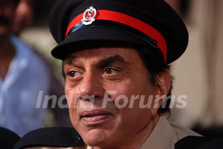 Dharmendra at Yamla Pagla Deewana film on location at Film City