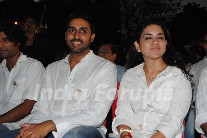 Abhishek Bachchan and Shaina NC pay tribute to 26/11 martyrs