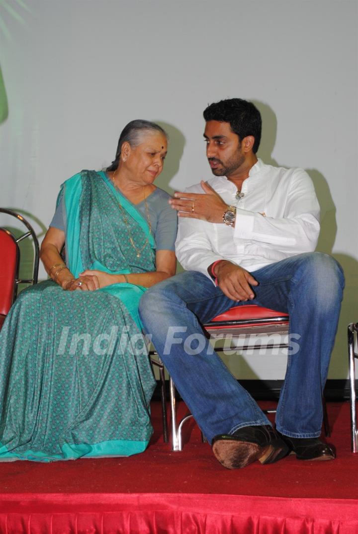 Abhishek Bachchan pay tribute to 26/11 martyrs