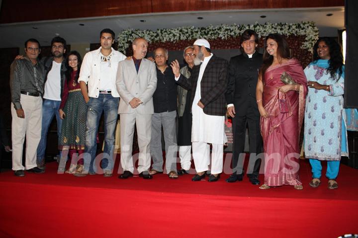 Mahesh Bhatt, Anupam Kher, Gulshan Grover and Arya Babbar at the launch of the film 'Kuch Log' based on 26/11 attacks