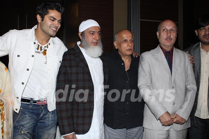 Mahesh Bhatt, Anupam Kher and Gulshan Grover at the launch of the film 'Kuch Log' based on 26/11 att