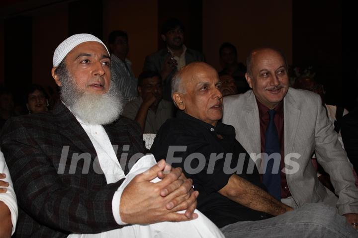 Mahesh Bhatt, Anupam Kher and Gulshan Grover at the launch of the film 'Kuch Log' based on 26/11 att