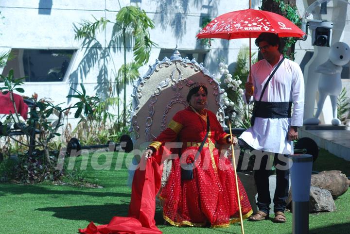 Still image of Dolly Bindra and Sameer Soni