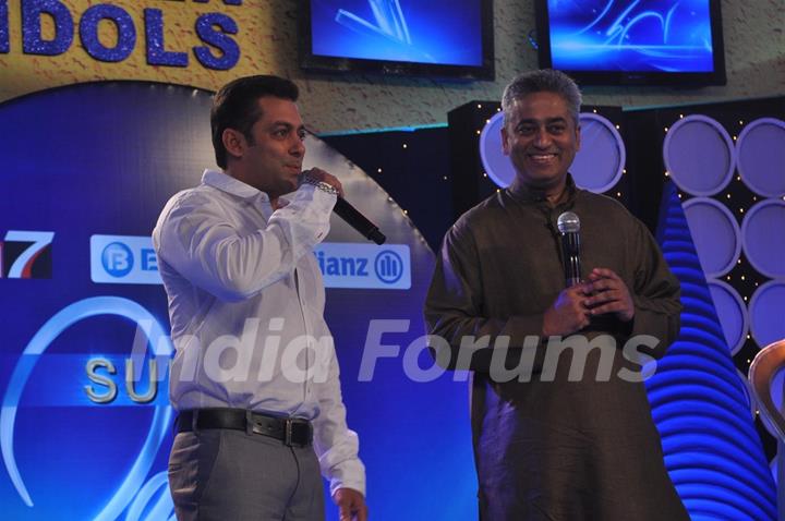 Salman Khan honoured the extraordinary achievers at IBN 7's Bajaj Allianz Super Idol Awards at Hotel TajLands End in Bandra