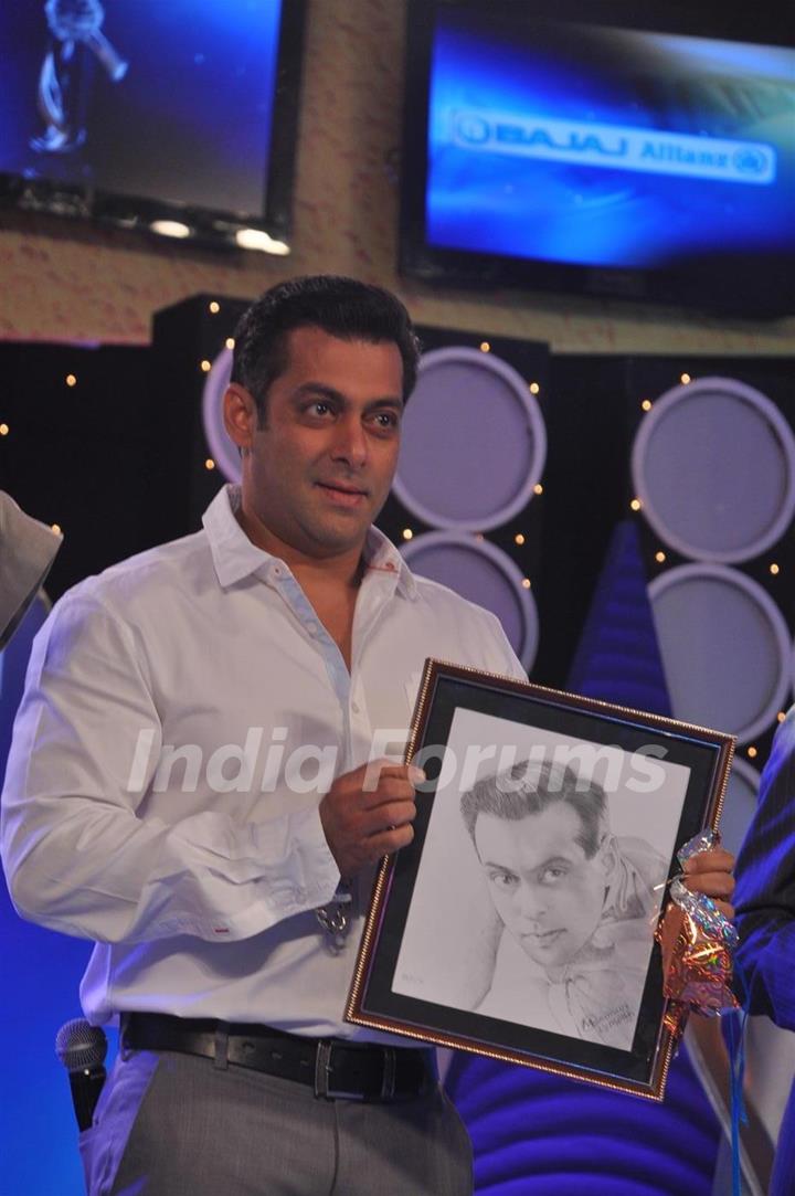 Salman Khan honoured the extraordinary achievers at IBN 7's Bajaj Allianz Super Idol Awards at Hotel TajLands End in Bandra