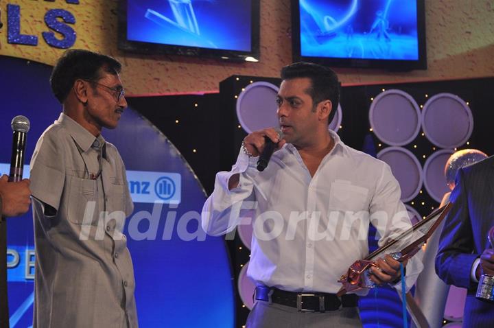 Salman Khan honoured the extraordinary achievers at IBN 7's Bajaj Allianz Super Idol Awards at Hotel TajLands End in Bandra