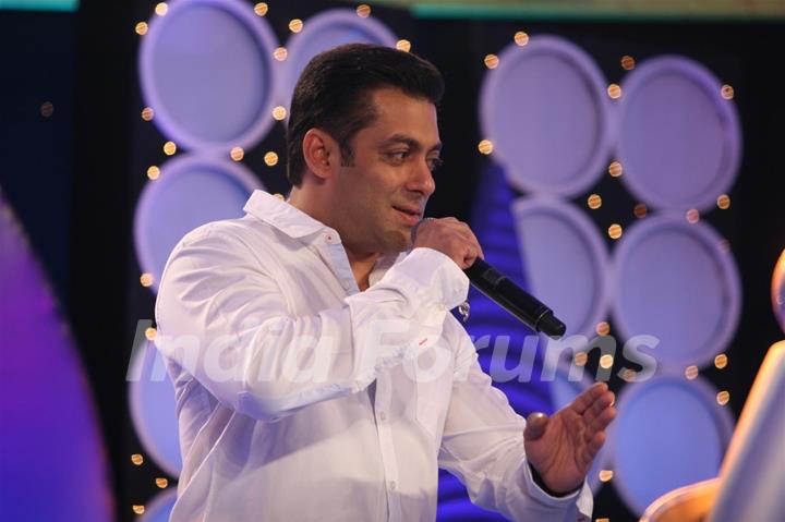 Salman Khan honoured the extraordinary achievers at IBN 7's Bajaj Allianz Super Idol Awards at Hotel TajLands End in Bandra