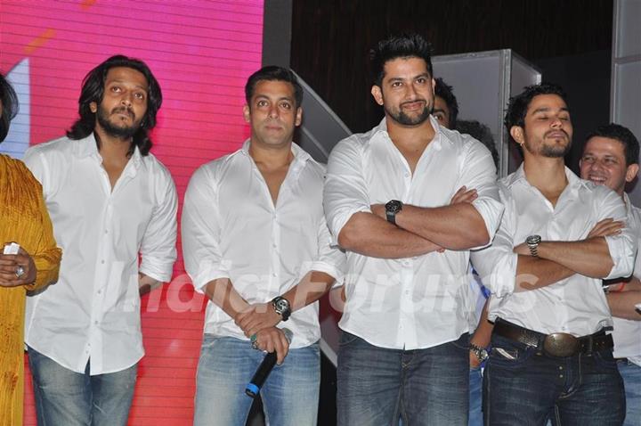 Bollywood actors at Press Conference for the Celebrity cricket League (CCL), Mumbai