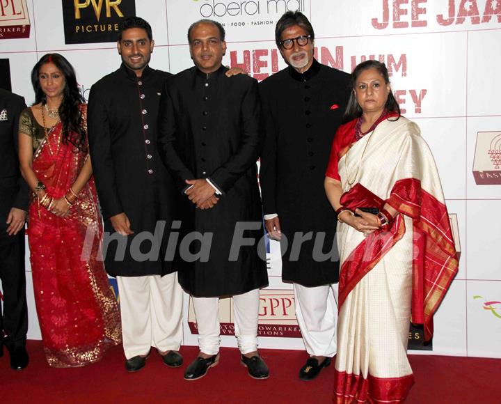 Ashutosh, Abhishek with Amitabh and Jaya Bachchan at Premier Of Film Khelein Hum Jee Jaan Sey