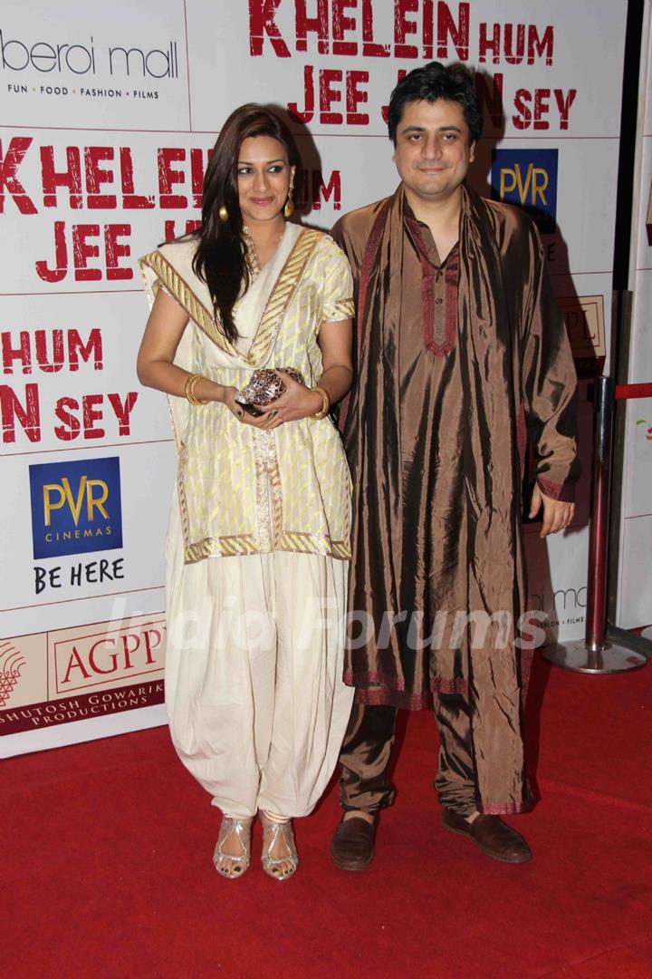 Sonali Bendre with her husband at Premier Of Film Khelein Hum Jee Jaan Sey