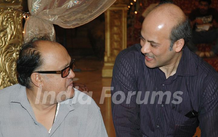 Alok Nath & Sooraj Barjatya at Rajshri Production’s “Yahan Main Ghar Ghar Kheli” celebrates the comp