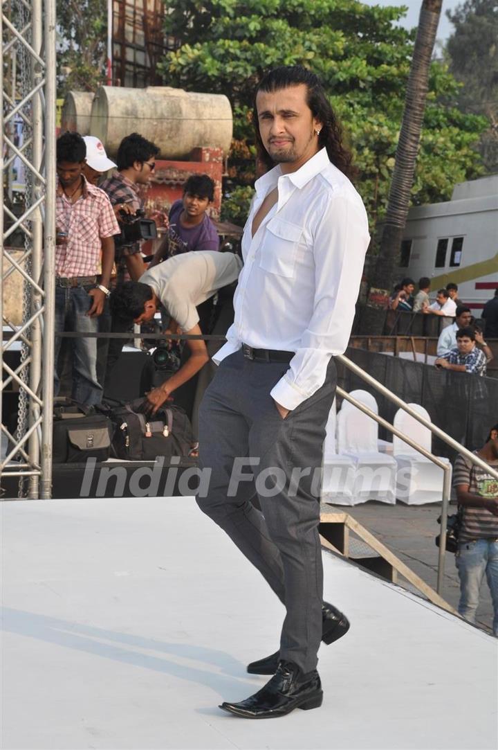 Sonu Nigam at Film “TEES MAAR KHAN‘’ promotion Beach Party