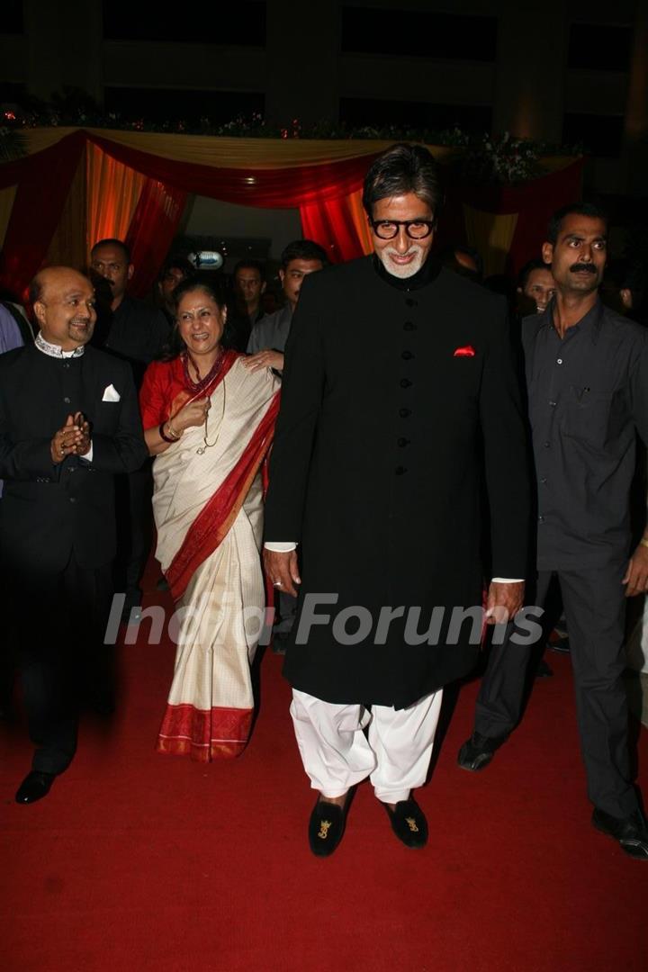 Amitabh and Jaya at Sameer daughter Shanchita & Abhishek wedding at Sun and Sands wedding reception