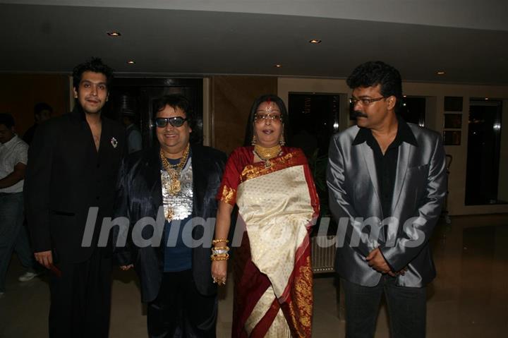 Bappi Lahiri with his wife and son at Sameer daughter Shanchita & Abhishek wedding at Sun and Sands