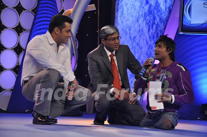 Salman Khan graces IBN 7 super idol awards at Taj Lands End in Mumbai. .