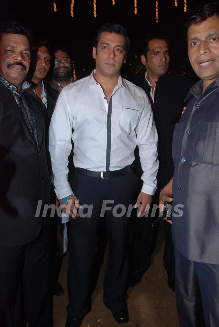Salman Khan at Nitish Rane's wedding reception at Mahalxmi Race Course. .