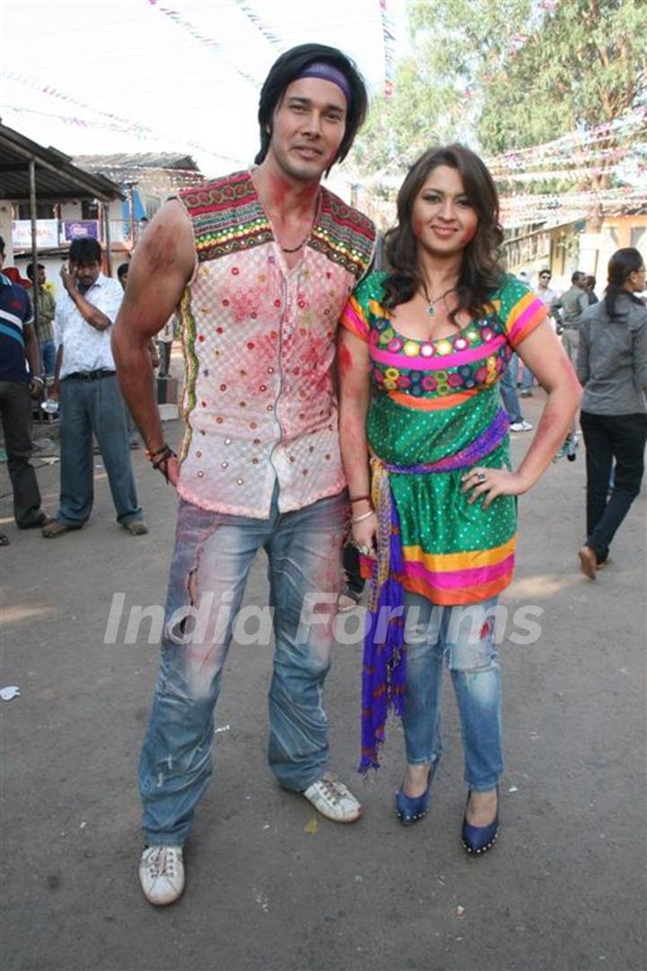 Rajneesh Duggal with Misti Mukherjee at Holi Song with Ganesh Acharya for film Main Krishan Hun at Kamalistan