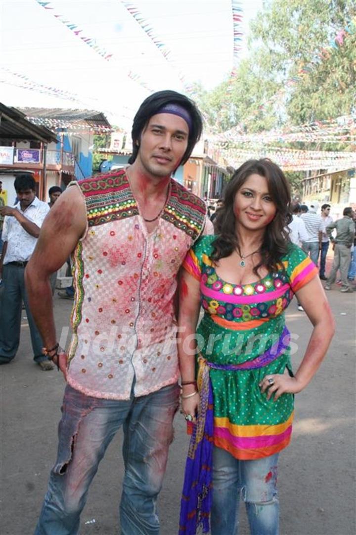 Rajneesh Duggal with Misti Mukherjee at Holi Song with Ganesh Acharya for film Main Krishan Hun at Kamalistan