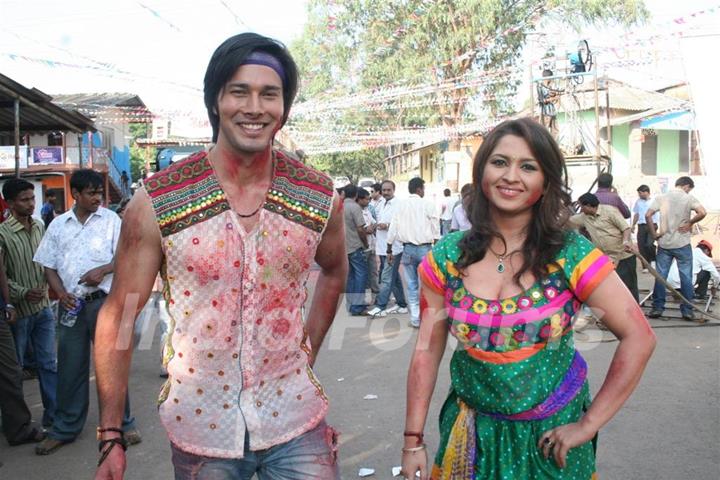 Rajneesh Duggal with Misti Mukherjee at Holi Song with Ganesh Acharya for film Main Krishan Hun at Kamalistan