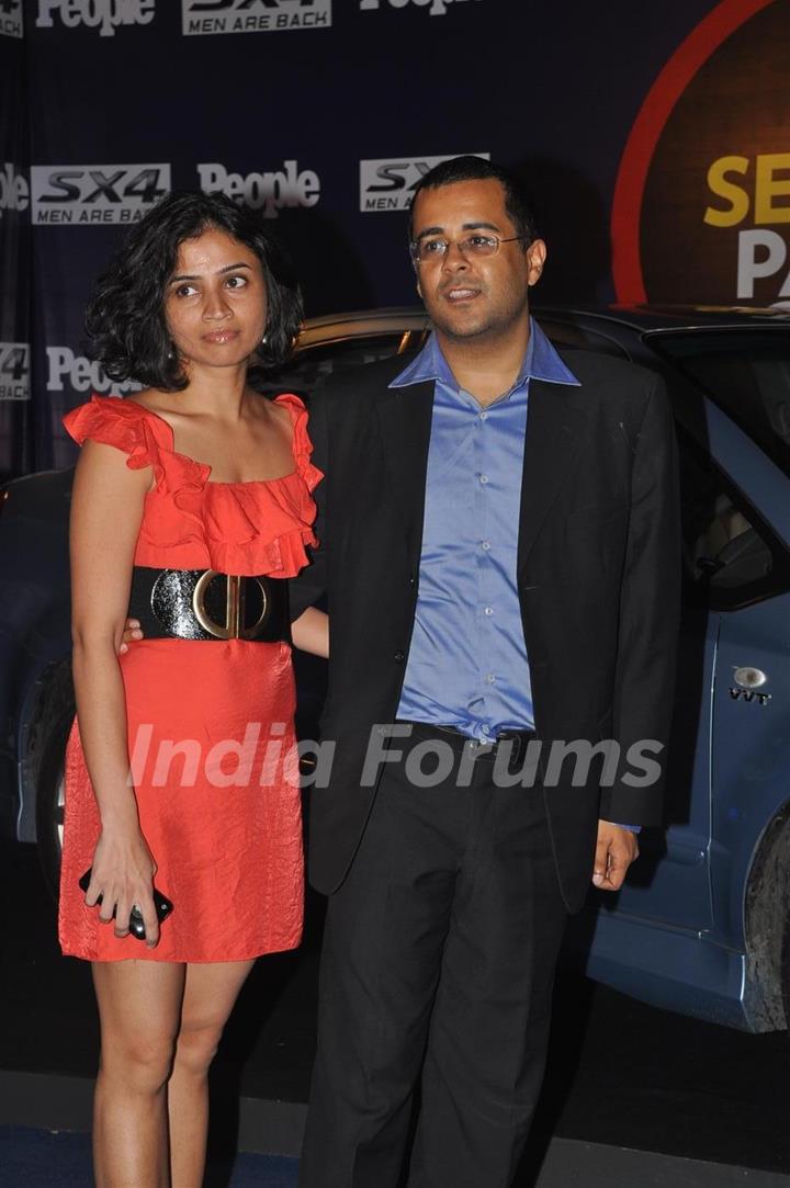 Chetan Bhagat with his wife at PEOPLE and Maruti Suzuki SX4 hosted ‘The Sexiest Party 2010’