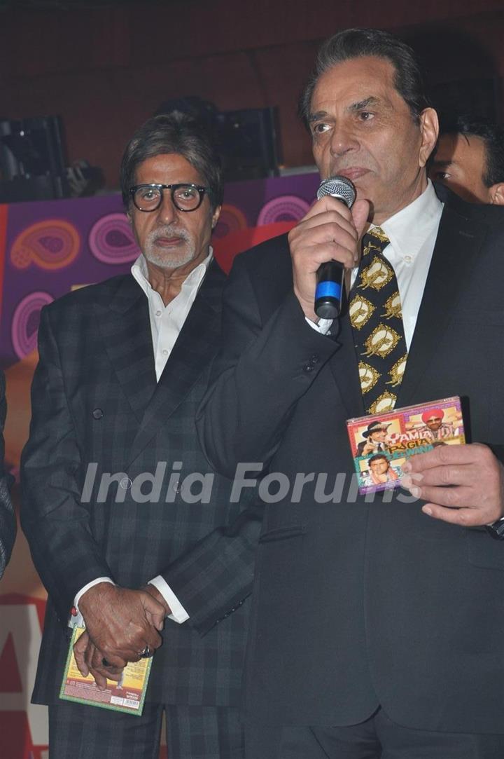 Dharmendra and Amitabh Bachchan at Music release of 'Yamla Pagla Deewana'