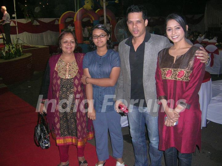 Swapna Joshi with daughter, Yash Patnaik and Yashashri Masurkar