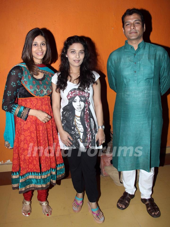 Sharbani, Chetan and Kishwar at Screening of movie ''332 Mumbai To India'' at star house