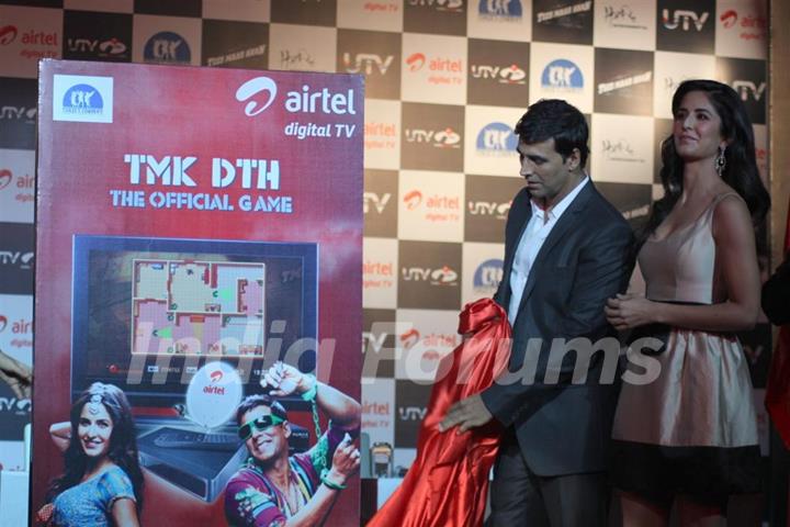 Akshay and Katrina at Launch of the 'Tees Maar Khan' Official Game at Novotel, Juhu, Mumbai