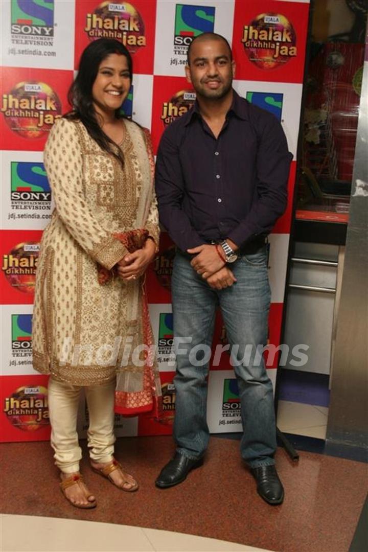 Renuka Shahane at Screening of 'Jhalak Dikhhla Jaa' at Fame, Mumbai