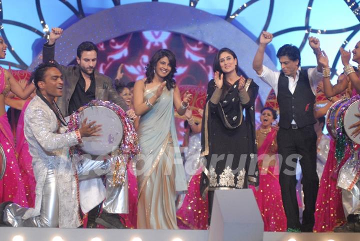 Saif, priyanka, Kareena and Shahrukh at COLORS Umang 2011. .