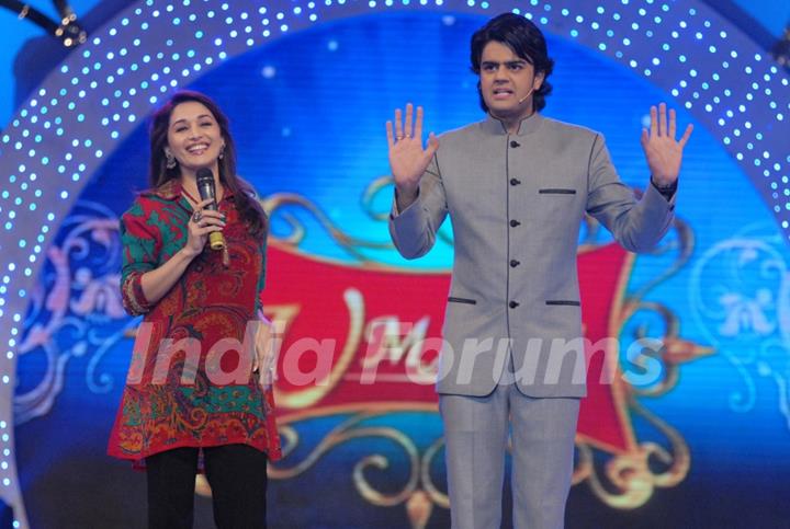 Madhuri Dixit with Manish Paul at COLORS Umang 2011. .