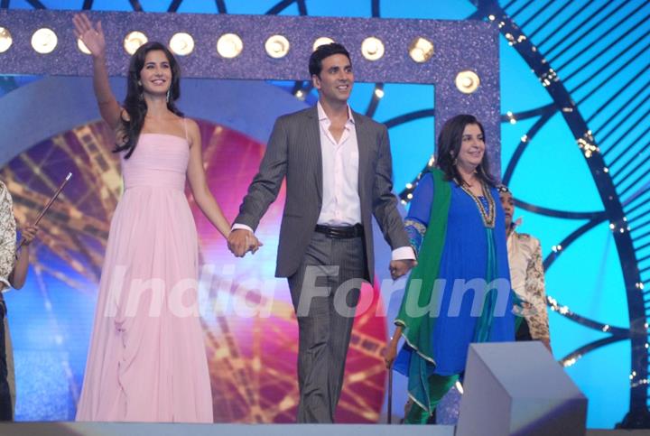 Katrina, Akshay with Farah Khan at COLORS Umang 2011. .