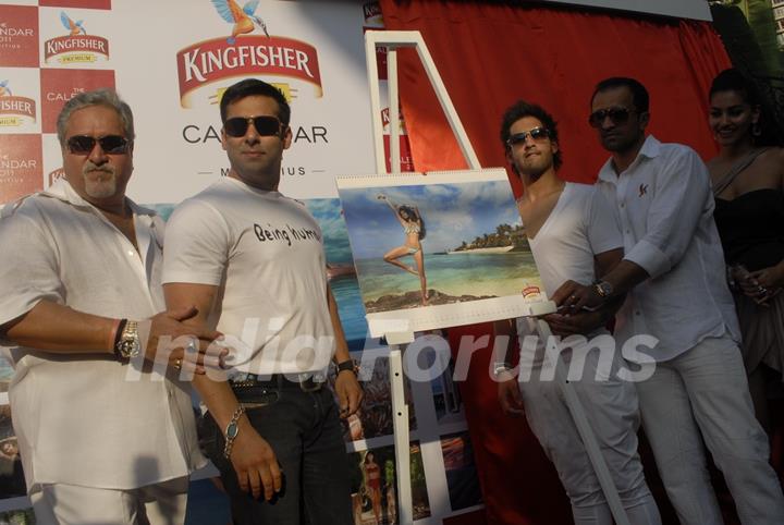 Dr.Vijay Mallaya along with Salman Khan, his son Siddharth and Models  at Kingfisher Calendar Launch 2011