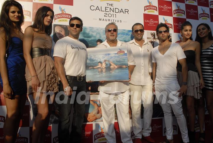 Dr.Vijay Mallaya along with Salman Khan, his son Siddharth and Models  at Kingfisher Calendar Launch 2011