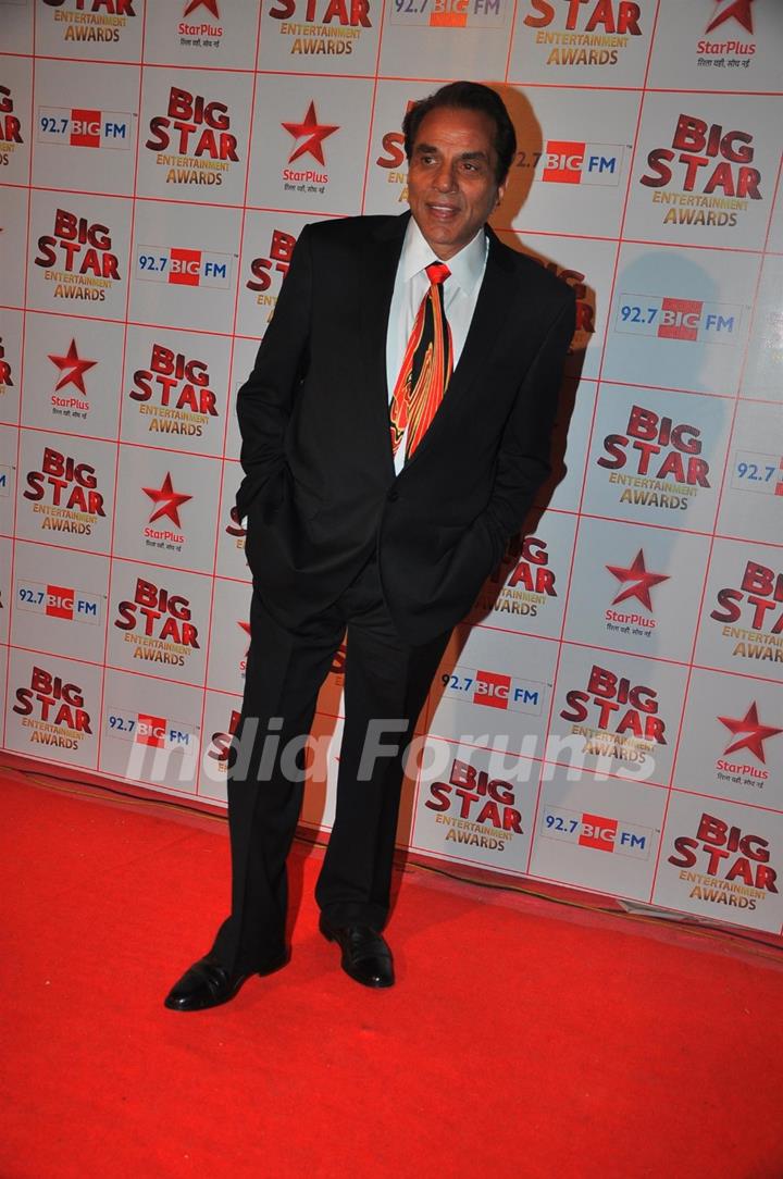 Dharmendra at the Big Star Entertainment Awards held at Bhavans College Grounds in Andheri, Mumbai