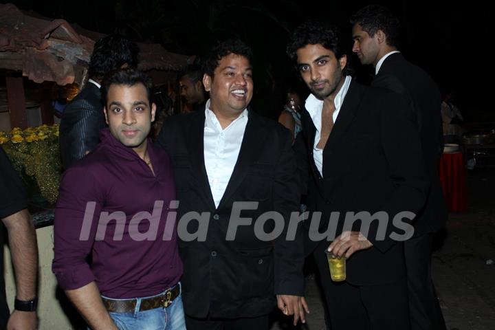 Abhishek Avasthi at B'day party of fashion choreographer Shakir Shaikh at Mud Island,Mumbai