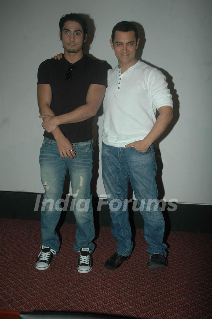 Aamir Khan and Prateik Babbar at the Unveiling of Dhobi Ghat's First Look, Andheri. .