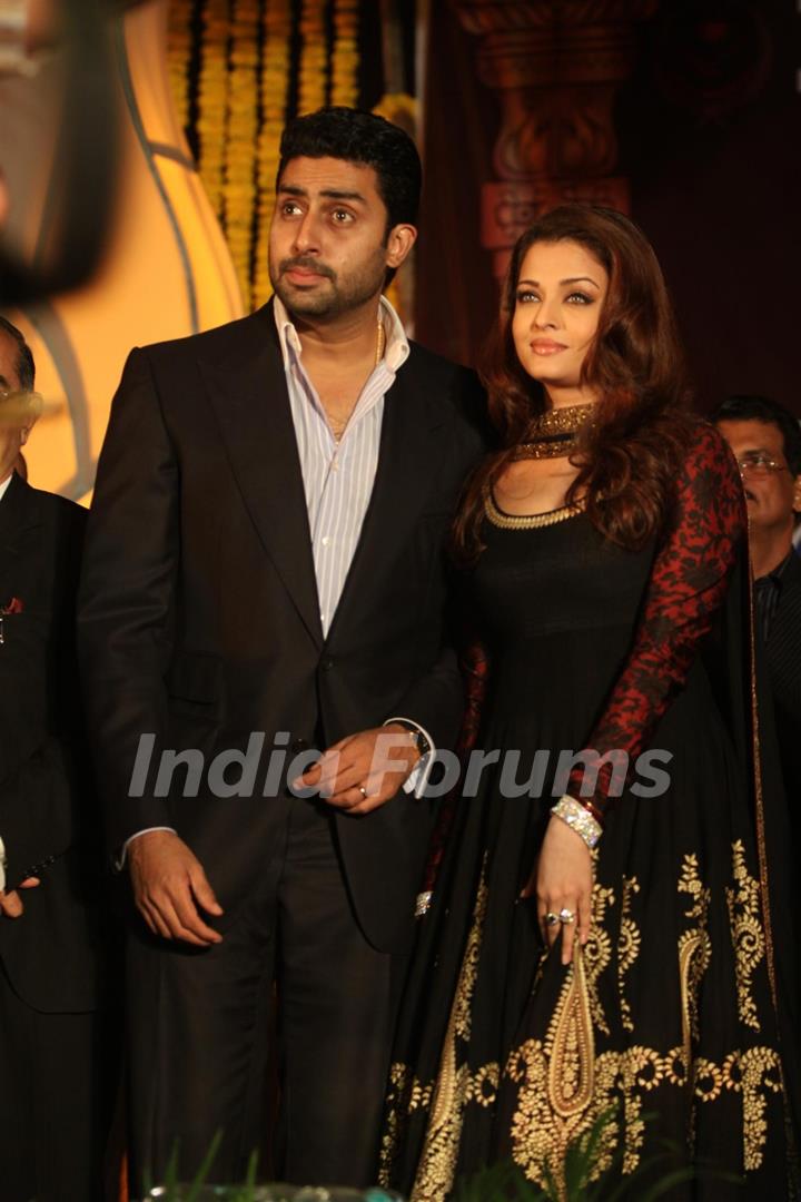 Abhishek Bachchan and Aishwarya Rai Bachchan during an World bunts sports meet of 2010 in Mumbai