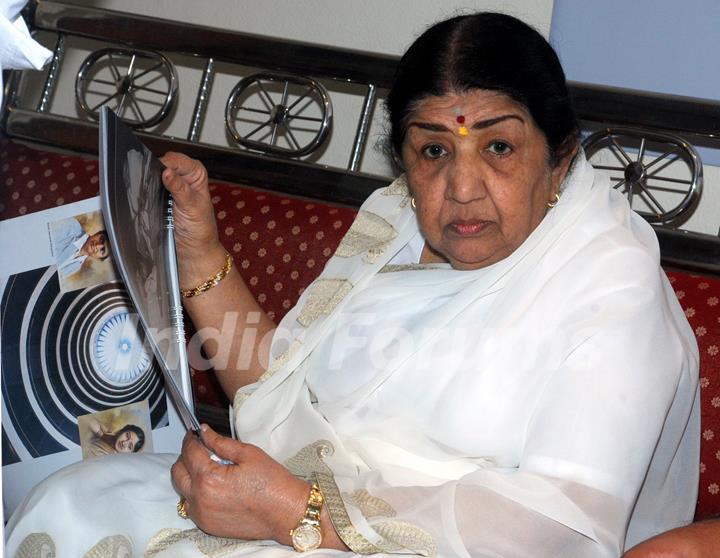 Lata Mangeshkar's calendar launch