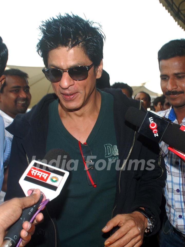 Shahrukh Khan leaves for Dubai to celebrate New Year