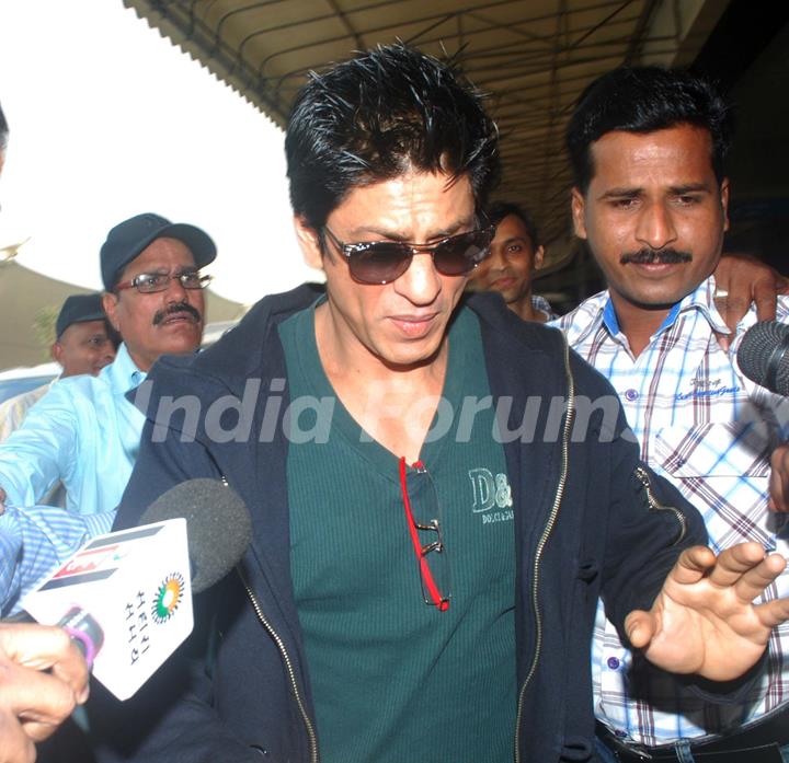 Shahrukh Khan leaves for Dubai to celebrate New Year