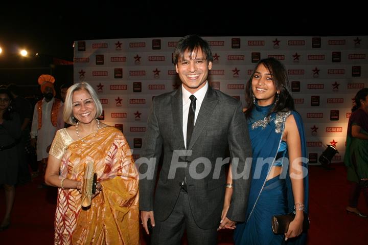 Vivek Oberoi with his wife and mom at 17th Annual Star Screen Awards 2011